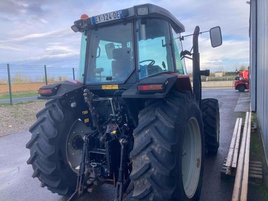 Tracteur agricole Massey Ferguson MF 6260