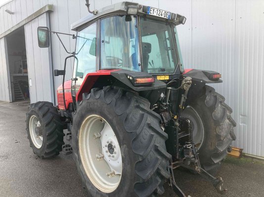 Tracteur agricole Massey Ferguson MF 6260