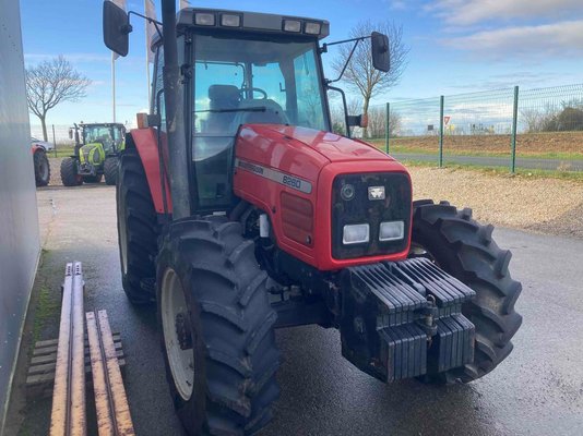 Tracteur agricole Massey Ferguson MF 6260