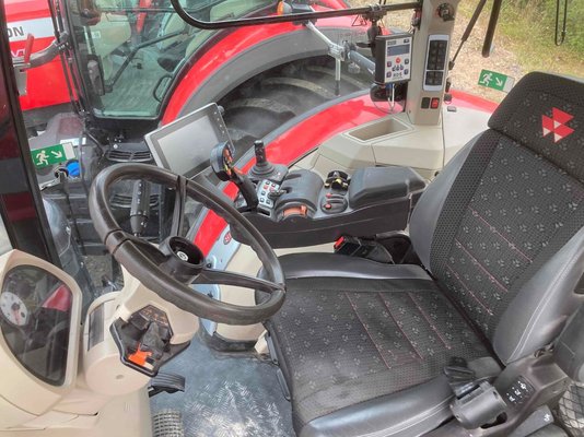 Tracteur agricole Massey Ferguson MF 8740S Dyna-VT_NEW EXCLUSIVE