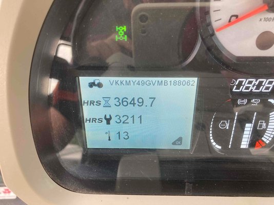 Tracteur agricole Massey Ferguson MF 8740S Dyna-VT_NEW EXCLUSIVE