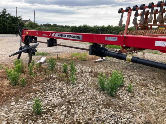 Faucheuse conditionneuse Massey Ferguson DM 306 TR-KC Faucheuse à disques