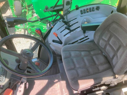 Tracteur fruitier Claas Elios 220