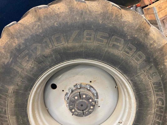 Tracteur agricole Massey Ferguson MF 8730