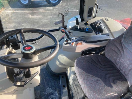 Tracteur agricole Massey Ferguson 6713S