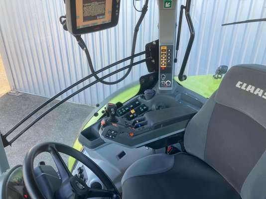 Tracteur agricole Claas ARION 550