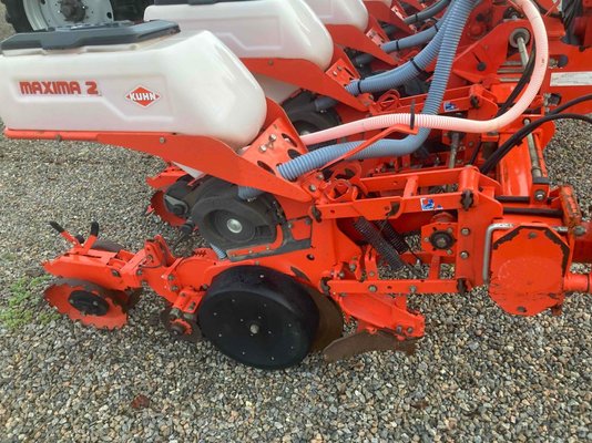 Semoir en ligne pneumatique Kuhn MAXIMA 2