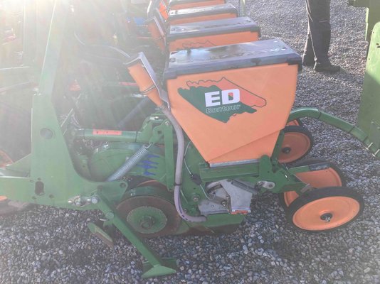 Semoir en ligne pneumatique Amazone ED 452