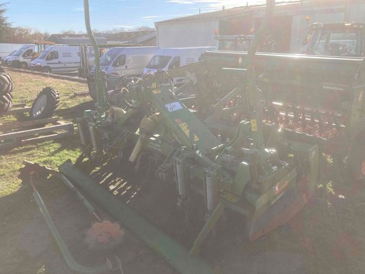 Herse rotative Amazone KX 3001 CULTIMIX