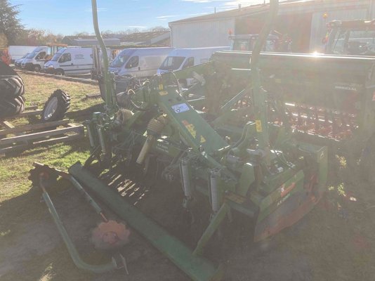 Herse rotative Amazone KX 3001 CULTIMIX