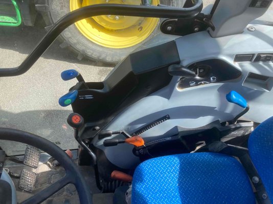 Tracteur fruitier New Holland T4-75N