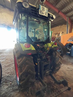 Tracteur agricole Claas NEXOS 230VL