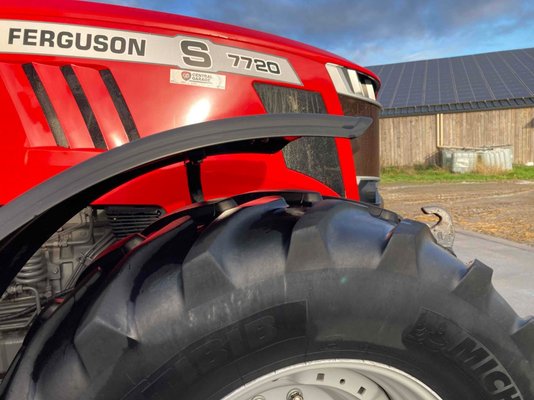Tracteur agricole Massey Ferguson 7720