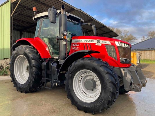 Tracteur agricole Massey Ferguson 7720