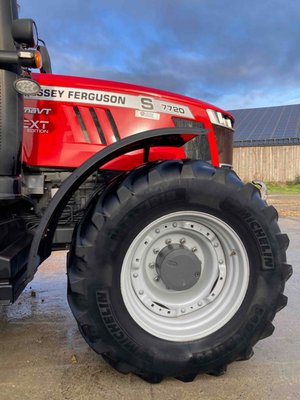 Tracteur agricole Massey Ferguson 7720