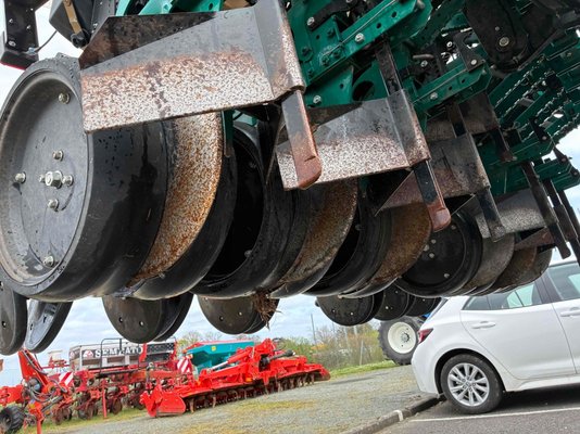 Semoir en ligne pneumatique ARBOS MS 8230