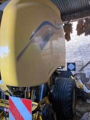 Presse à balles rondes New Holland Roll-Belt 180 - 2