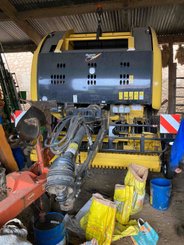 Presse à balles rondes New Holland Roll-Belt 180 - 1