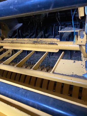 Presse à balles rondes New Holland Roll-Belt 180